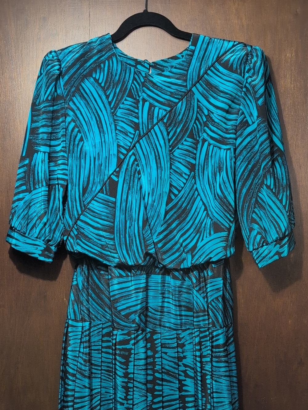 Vintage Perceptions Long Sleeve Patterned Midi Dress